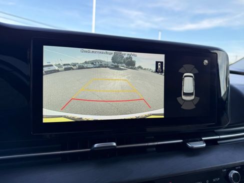 Certified 2022 Kia Carnival EX FWD image 29