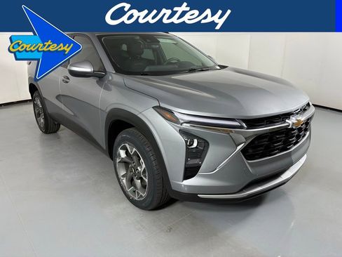 Used 2024 Chevrolet Trax LT image 1