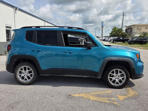 Used 2022 Jeep Renegade Latitude AWD/4WD image 5