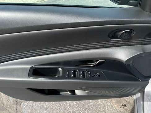 Certified 2025 Hyundai Elantra SEL FWD image 20