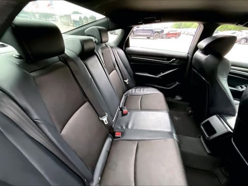 Used 2018 Honda Accord Sport image 19