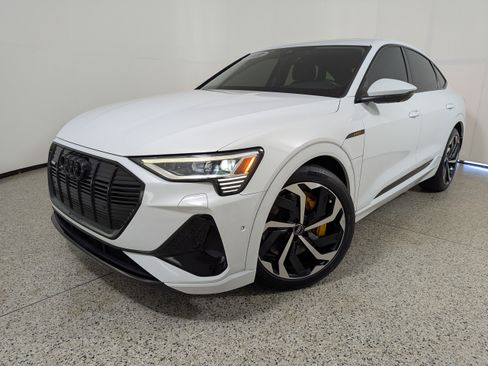 Used 2022 Audi e-tron Premium Plus w/ Premium Plus Package AWD/4WD image 26