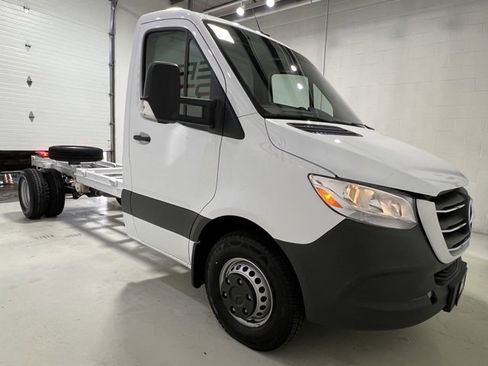 Used 2023 Mercedes-Benz Sprinter 3500 image 3