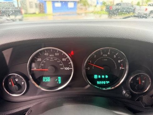 Used 2016 Jeep Wrangler Unlimited Sahara w/ Connectivity Group AWD/4WD image 16