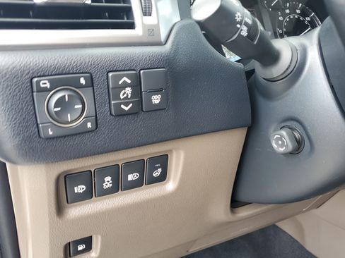 Used 2022 Lexus GX 460 Premium w/ Accessory Package image 30