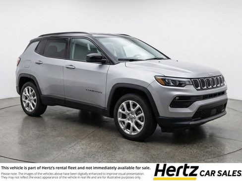 Used 2025 Jeep Compass Limited image 1