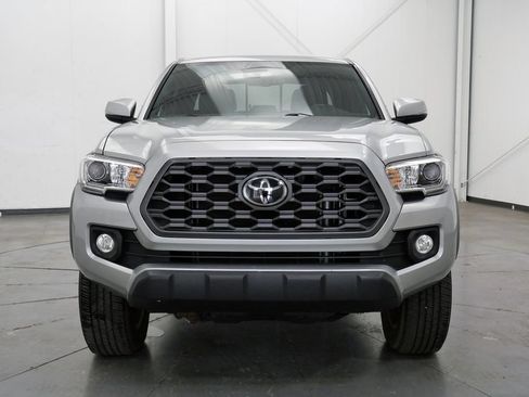 Used 2022 Toyota Tacoma TRD Off-Road w/ Technology Package AWD/4WD image 2