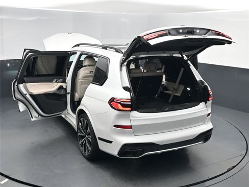 Used 2023 BMW X7 M60i w/ Executive Package image 28