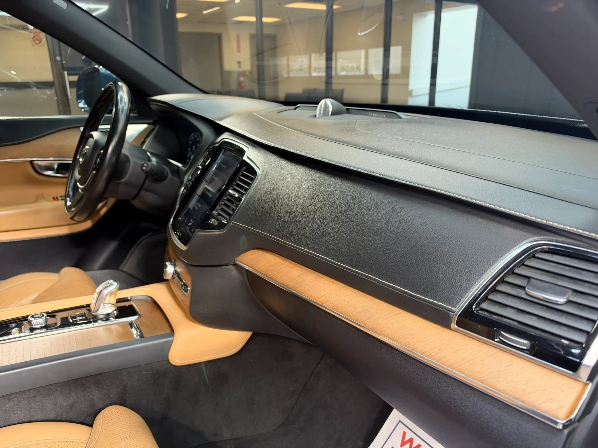 Used 2018 Volvo XC90 T8 Inscription w/ Convenience Package AWD/4WD image 33