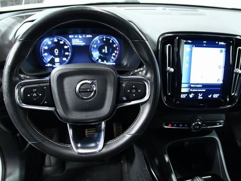 Used 2021 Volvo XC40 T5 R-Design w/ Advanced Package image 6