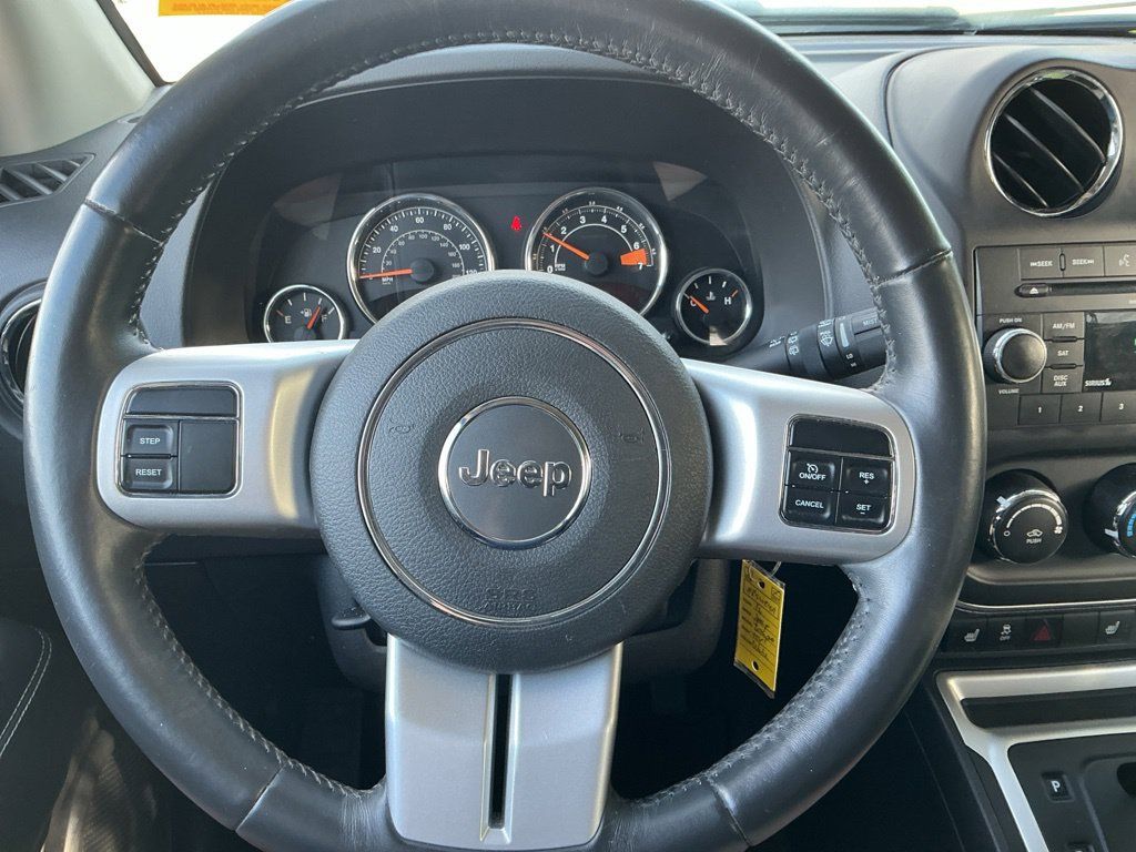 Used 2016 Jeep Compass Latitude FWD image 20