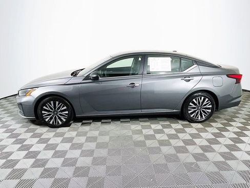 Used 2024 Nissan Altima 2.5 SV FWD image 5