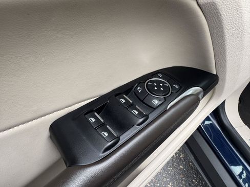 Used 2019 Lincoln MKC Reserve AWD/4WD image 13