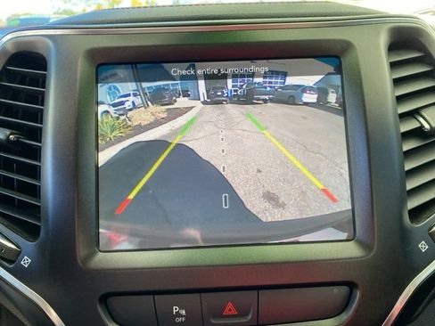 Used 2019 Jeep Cherokee Trailhawk w/ Cold Weather Group image 23