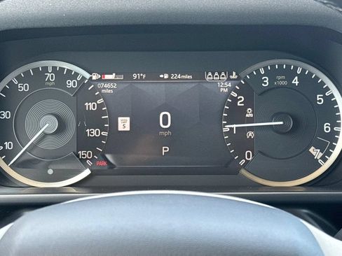 Used 2023 Land Rover Defender 110 SE AWD/4WD image 11