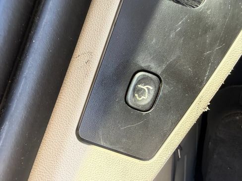 Used 2016 Dodge Grand Caravan SXT FWD image 16