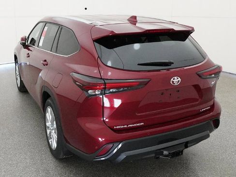 New 2026 Toyota Highlander Limited image 13