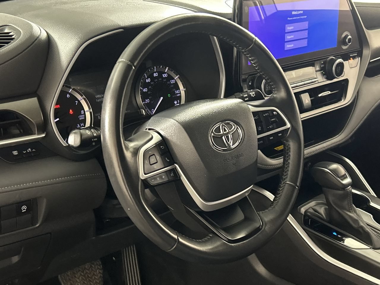 Used 2024 Toyota Highlander XLE FWD image 15
