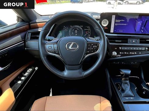 Used 2025 Lexus ES 300h w/ Premium Package FWD image 6