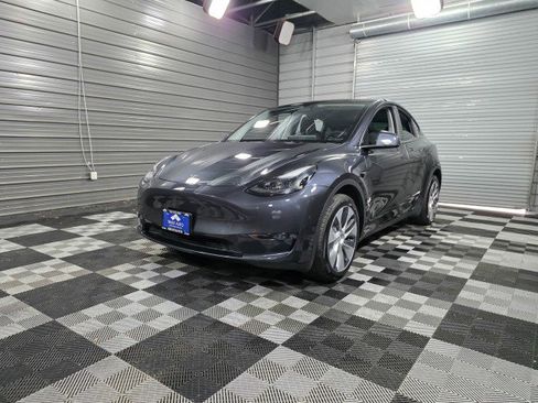 Used 2024 Tesla Model Y Long Range image 41