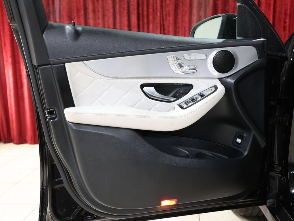Used 2019 Mercedes-Benz GLC 300 image 11