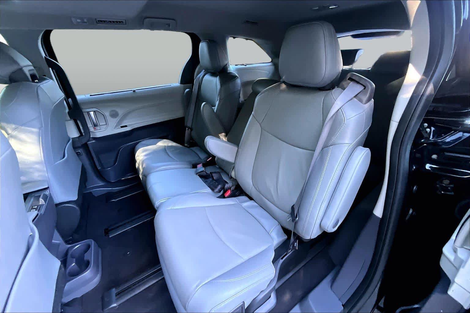 Used 2024 Toyota Sienna Limited AWD/4WD image 20