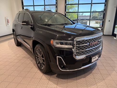 Used 2023 GMC Acadia Denali w/ Black Diamond Edition image 7