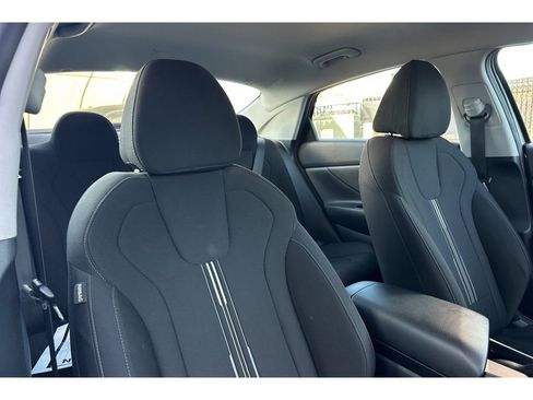 Used 2023 Hyundai Elantra SEL image 18