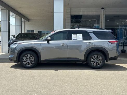 Used 2022 Nissan Pathfinder SV w/ Cargo Package FWD image 6