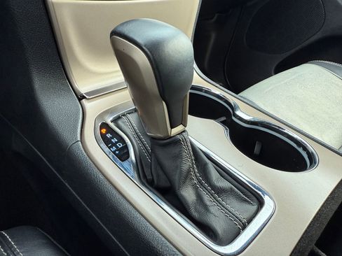 Used 2017 Jeep Grand Cherokee Limited RWD image 25