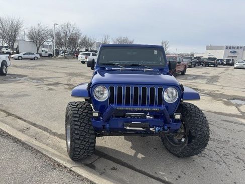 Used 2018 Jeep Wrangler Unlimited Sahara image 2