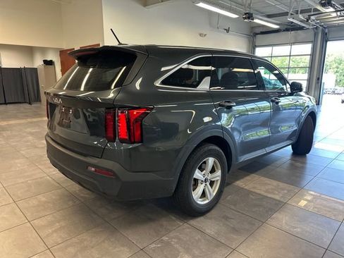 Used 2023 Kia Sorento LX FWD image 8