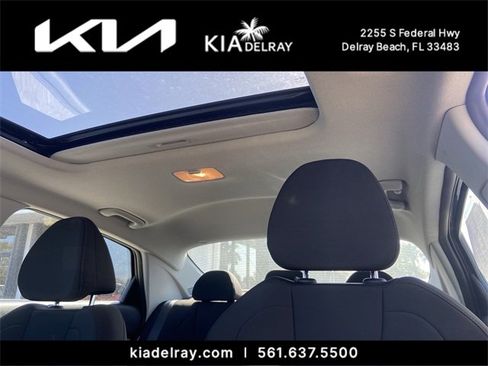 Used 2025 Hyundai Elantra SEL image 15