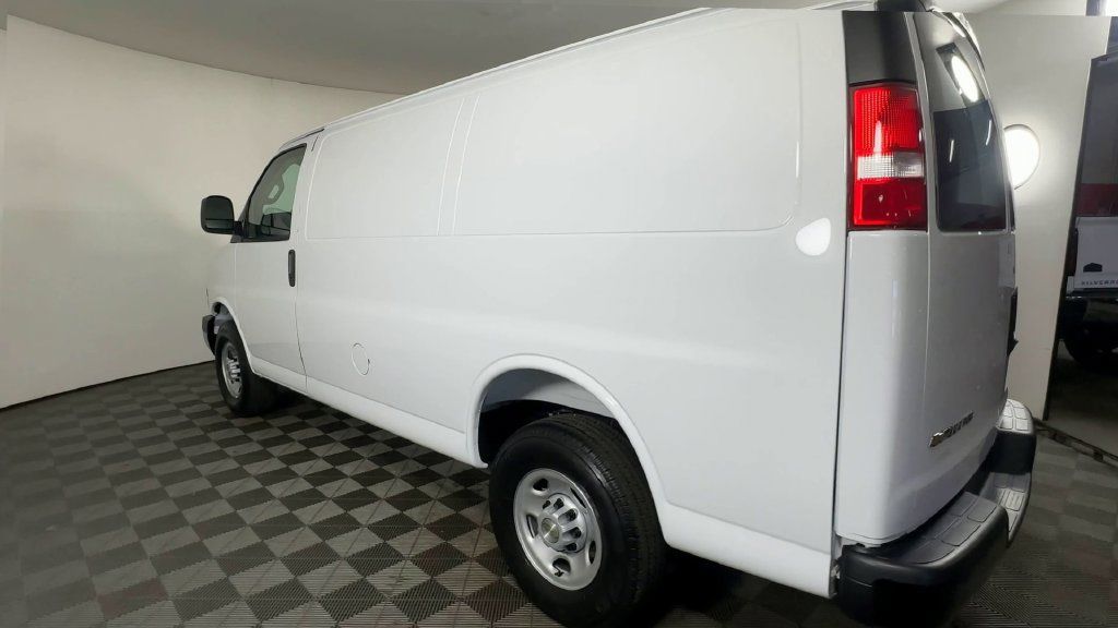 Used 2026 Chevrolet Express 2500 w/ Communications Package RWD image 10