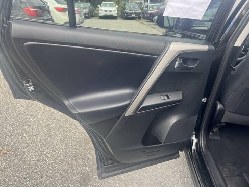 Used 2018 Toyota RAV4 XLE AWD/4WD image 20