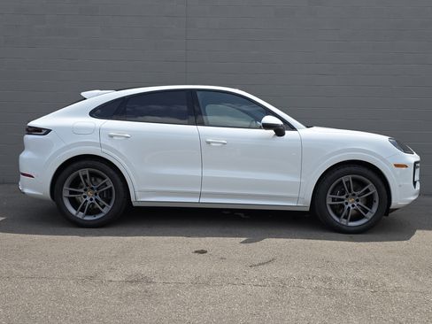 New 2025 Porsche Cayenne Coupe image 10