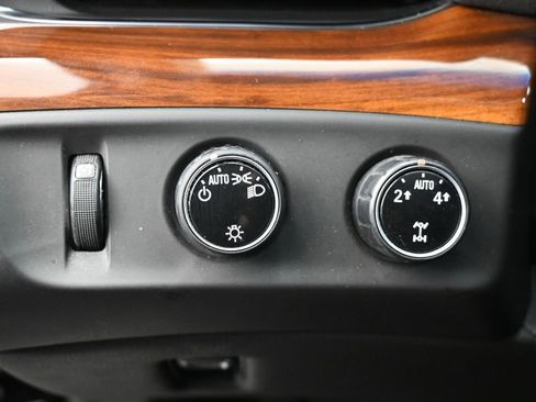 Used 2015 Cadillac Escalade Premium image 17