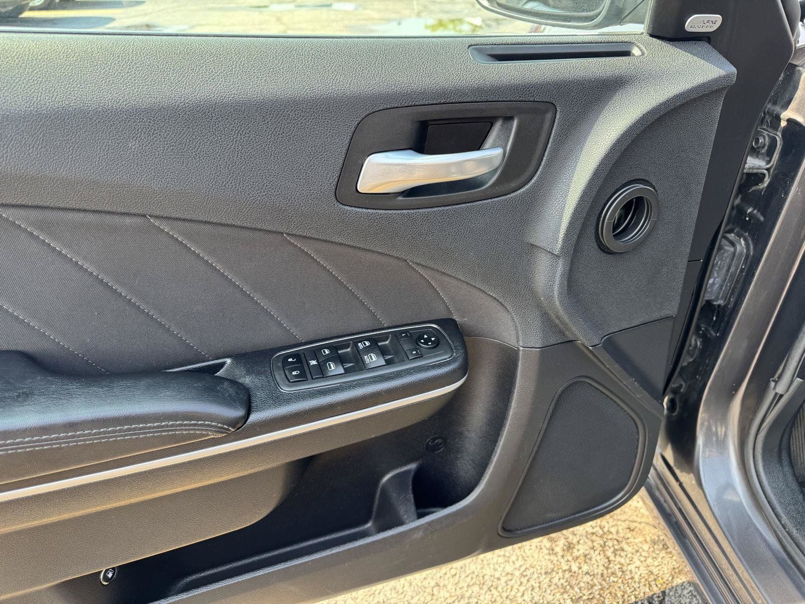 Used 2019 Dodge Charger SXT AWD/4WD image 19