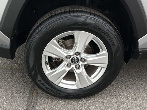 Used 2020 Toyota RAV4 XLE image 7