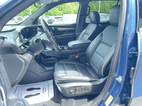 Certified 2025 Buick Enclave Preferred FWD image 19