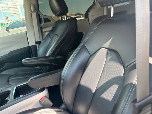 Used 2023 Chrysler Pacifica Touring-L w/ Road Tripper Package AWD/4WD image 35