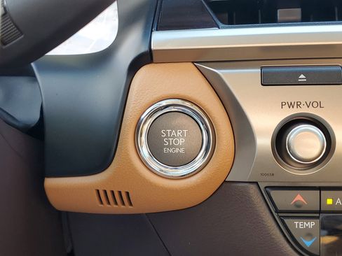 Used 2017 Lexus ES 350 image 29