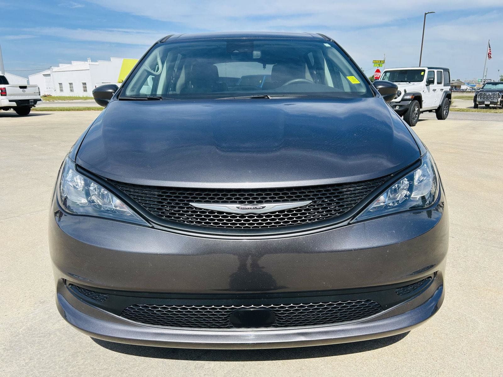 Used 2023 Chrysler Voyager LX FWD image 30