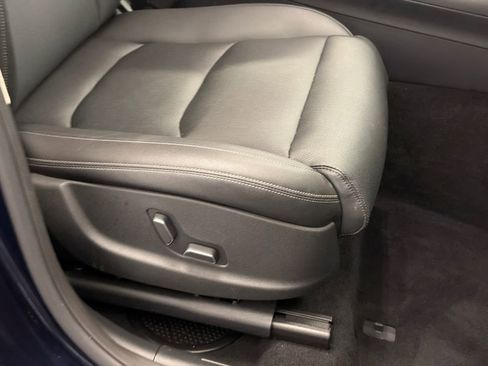 Used 2025 Genesis GV70 2.5T AWD/4WD image 12