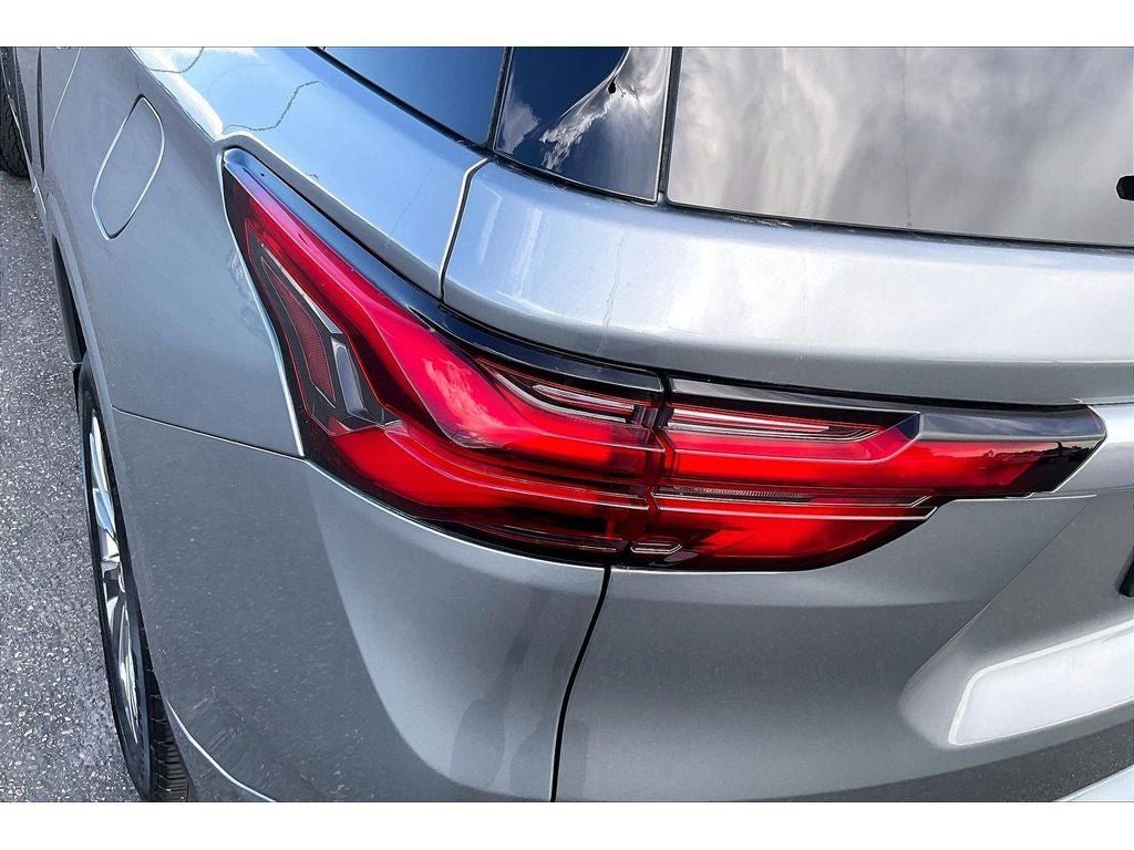 Used 2023 Chevrolet Traverse Premier FWD image 32