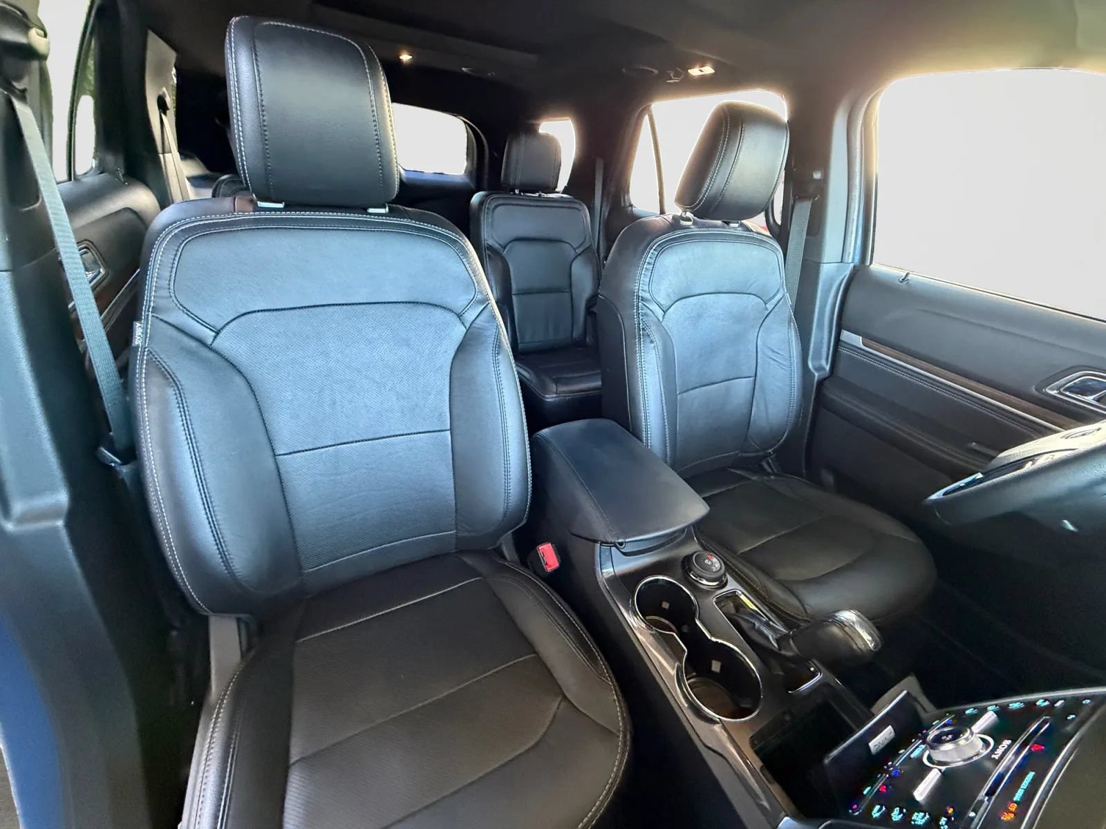 Used 2018 Ford Explorer Limited AWD/4WD image 23