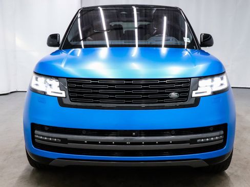 Used 2023 Land Rover Range Rover Long Wheelbase Autobiography image 2