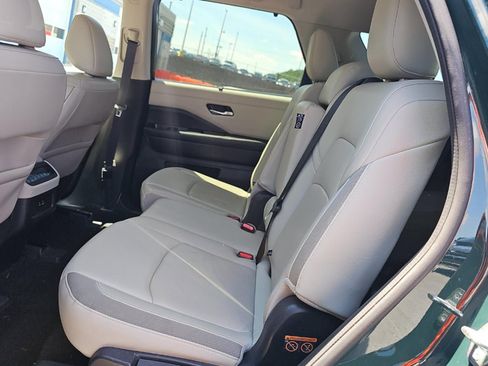 Used 2022 Nissan Pathfinder SL AWD/4WD image 9