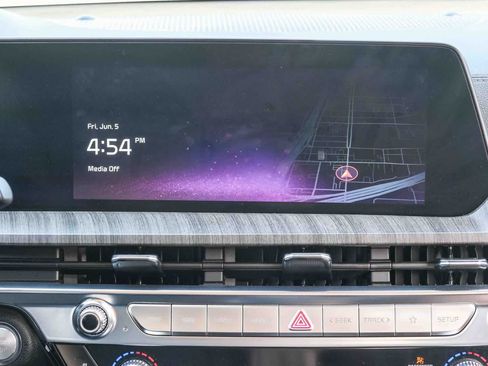 Used 2024 Kia Telluride SX w/ Towing Package AWD/4WD image 11