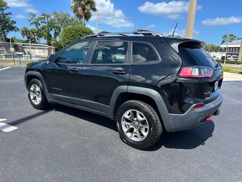 Used 2019 Jeep Cherokee Trailhawk image 4